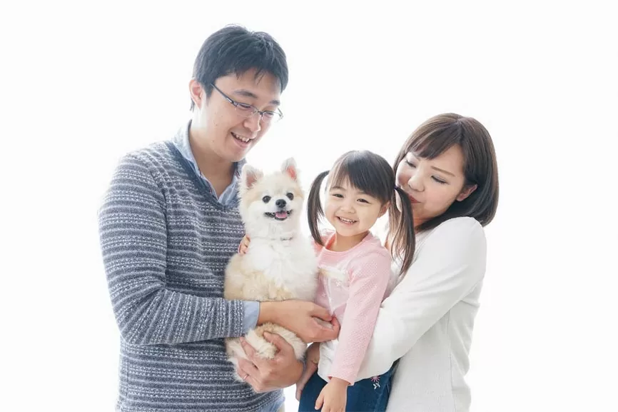 セクト株式会社を利用したご家族の写真。家族で記念写真を撮っている。
