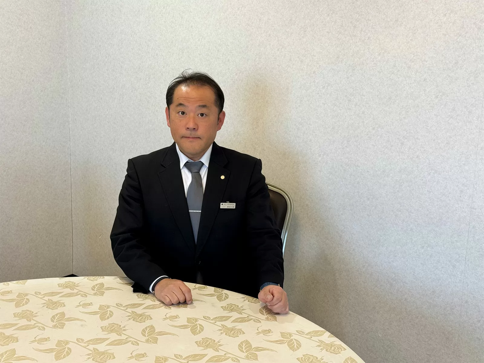 セクト株式会社 セクトハウスおゆみ野 店長のご挨拶。丁寧な対応と真心を込めたサービスをお伝えする様子。